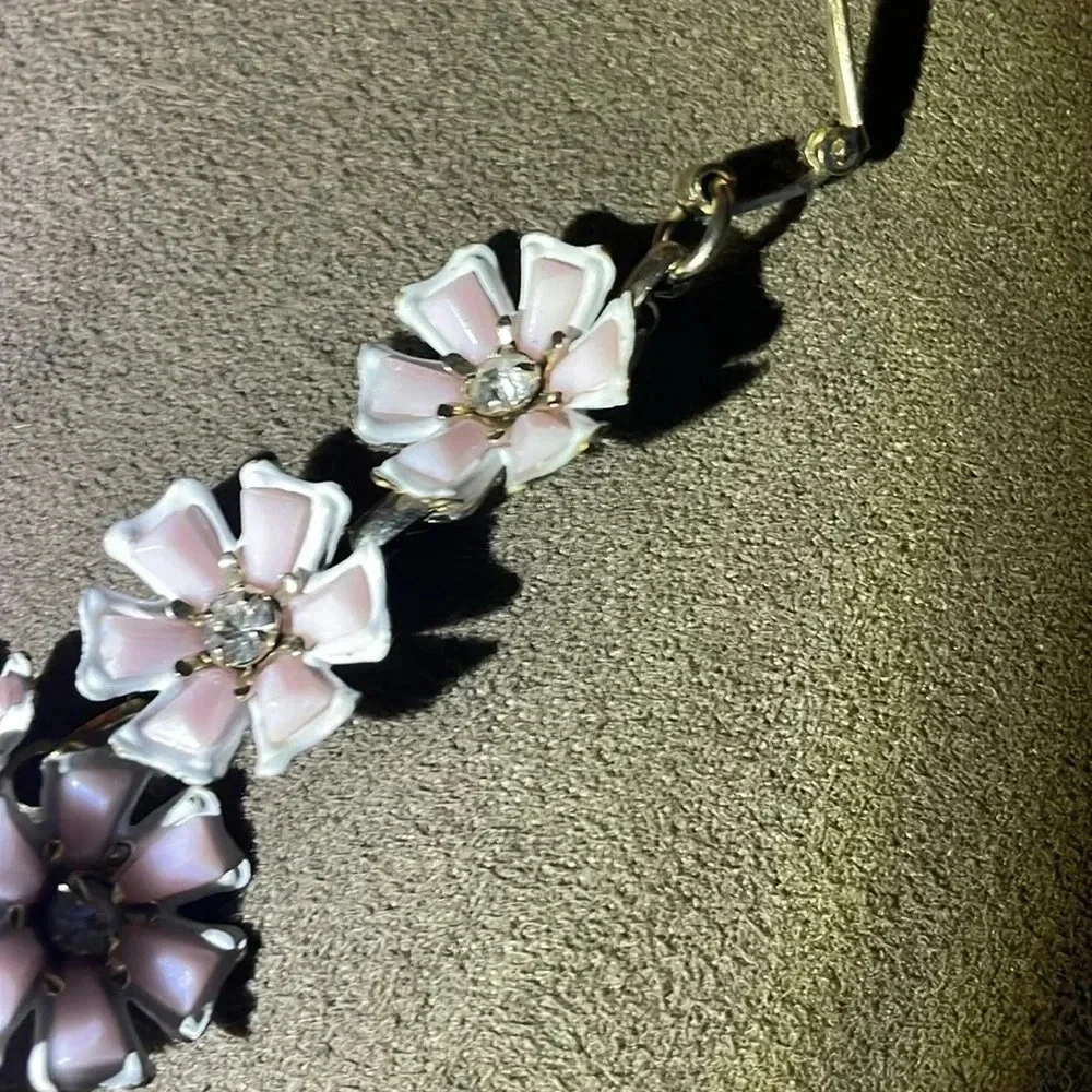 Vintage enamel pink whiter flower braclet - Picture 4 of 8